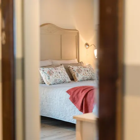 Tra I Laghi 3* Casale Corte Cerro