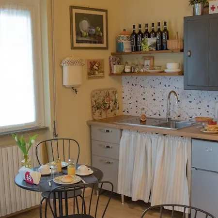 Tra I Laghi 3* Casale Corte Cerro