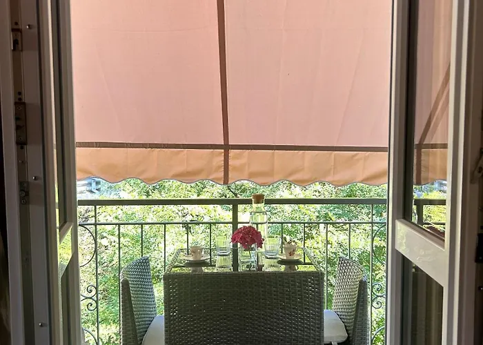 Tra I Laghi Oda ve Kahvaltı 3*